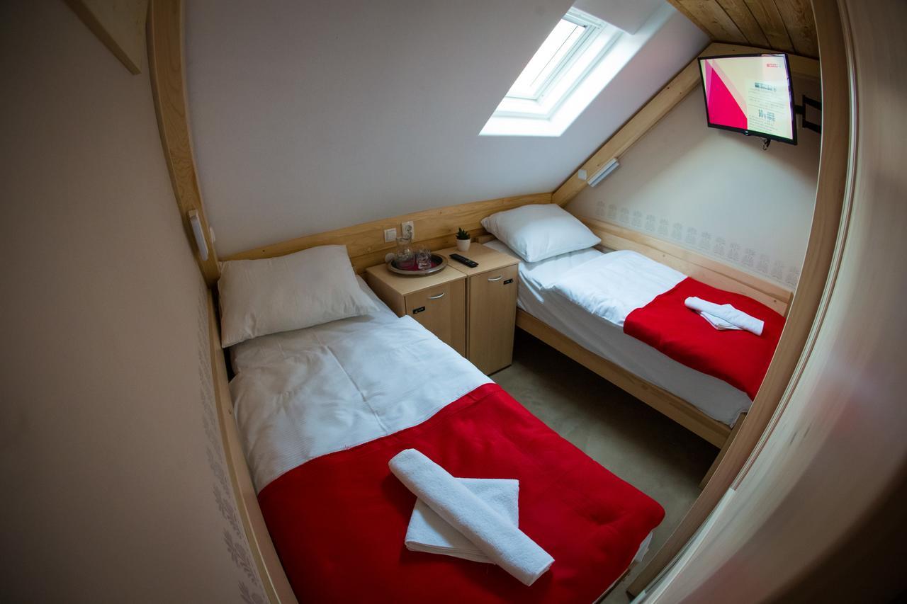 Habitación Doble con baño compartido - 2 camas