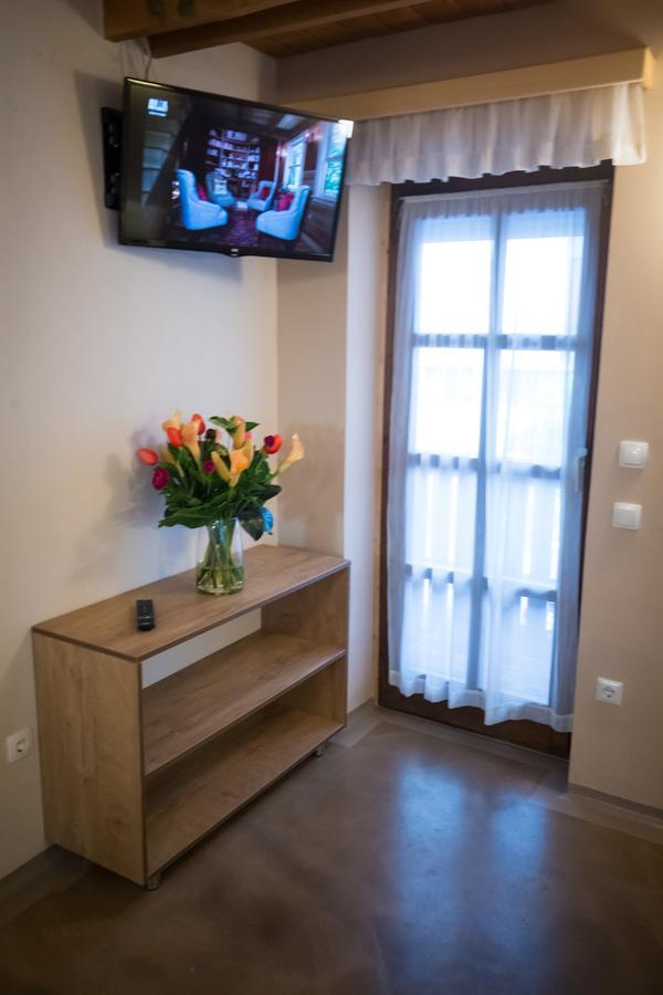 Habitación Doble con baño privado y balcón
