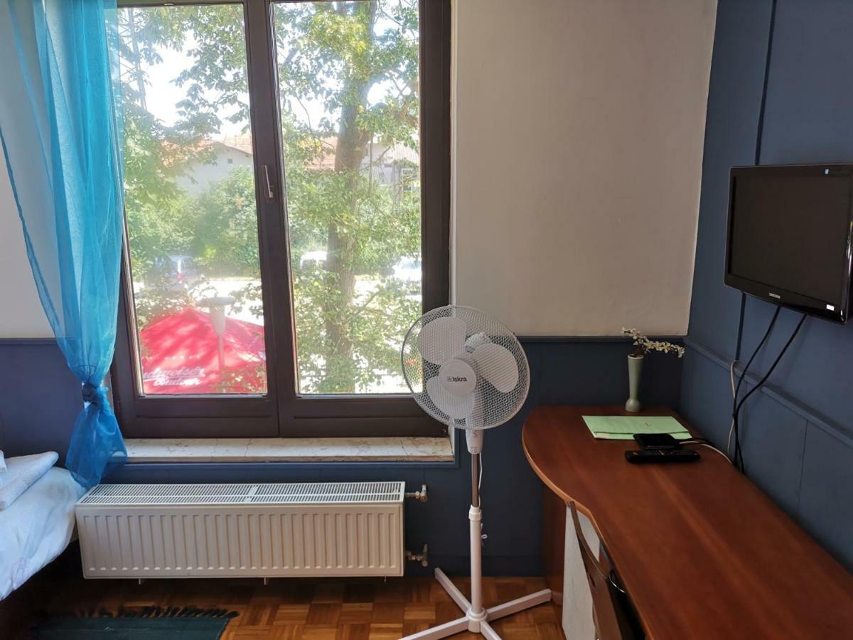 Single Room,914463640:JPEG