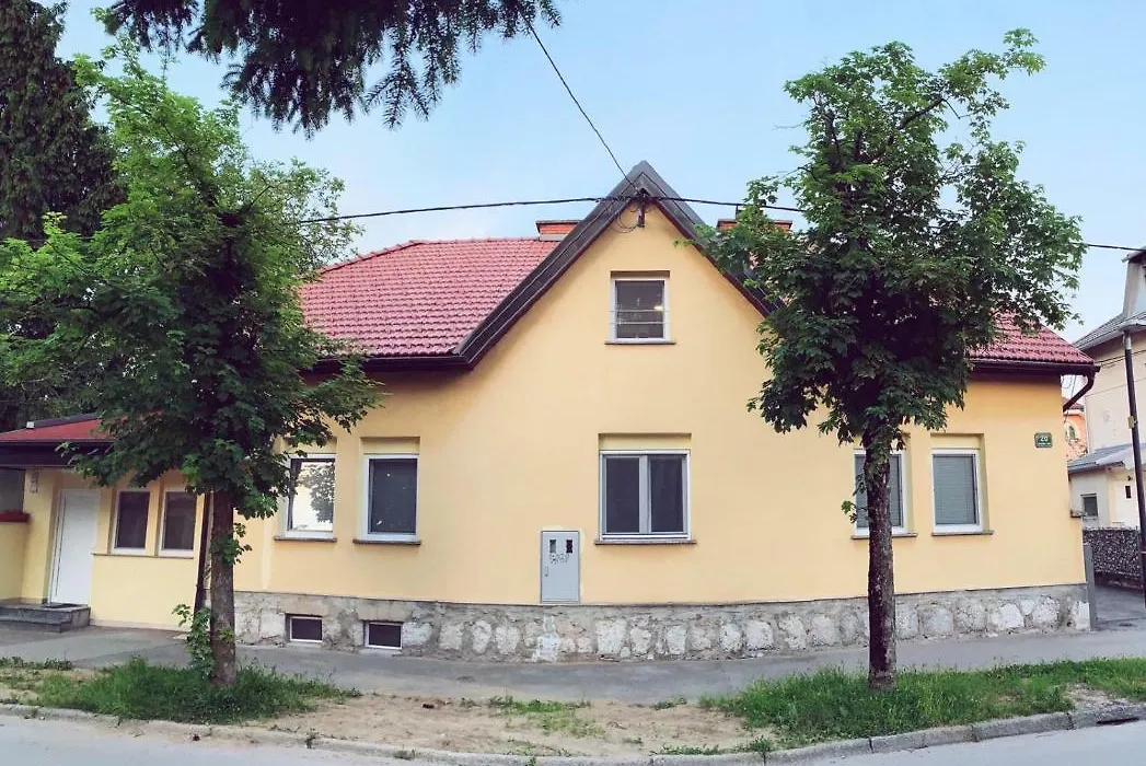 Lina Rooms Hostel-1